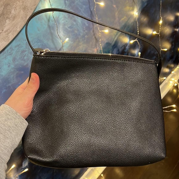 Guess Purse - Picture 5 of 5